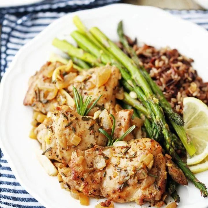 Garlic and Rosemary Calamarata with Chicken