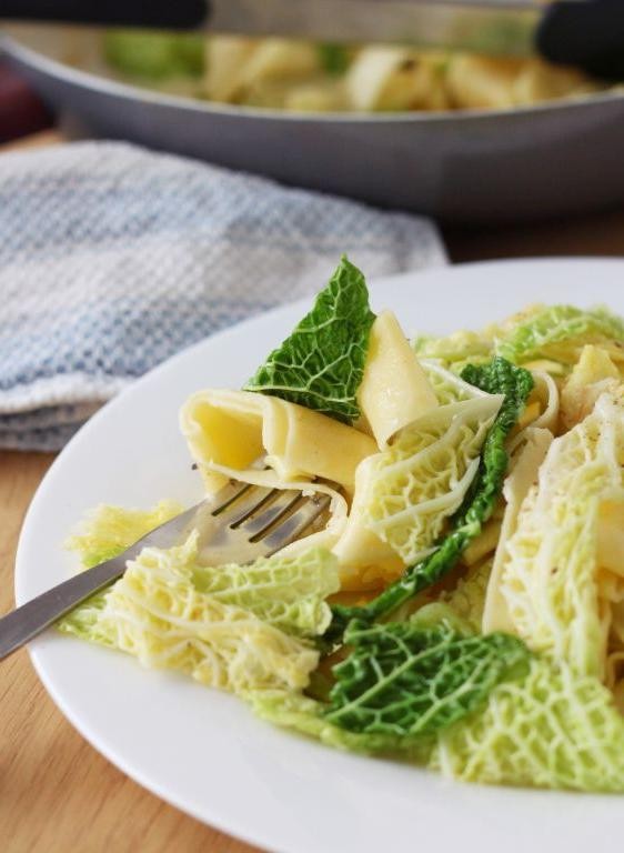 Garlic and White Cabbage Noodles