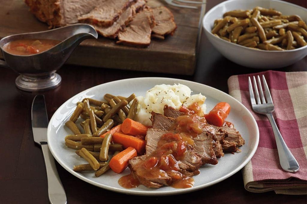 Garlic-Infused Chuck Roast with Green Beans