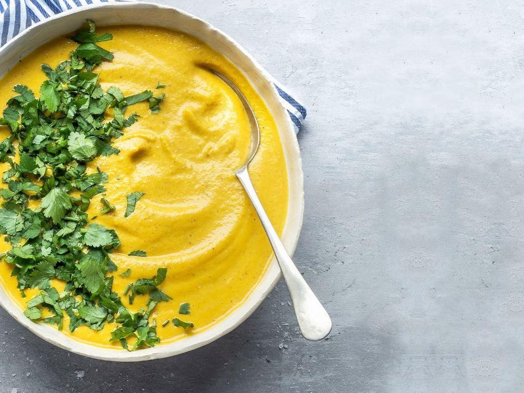 Golden Cauliflower and Turmeric Soup