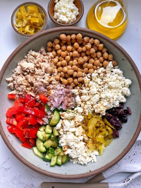 Greek Tuna and Chickpea Salad