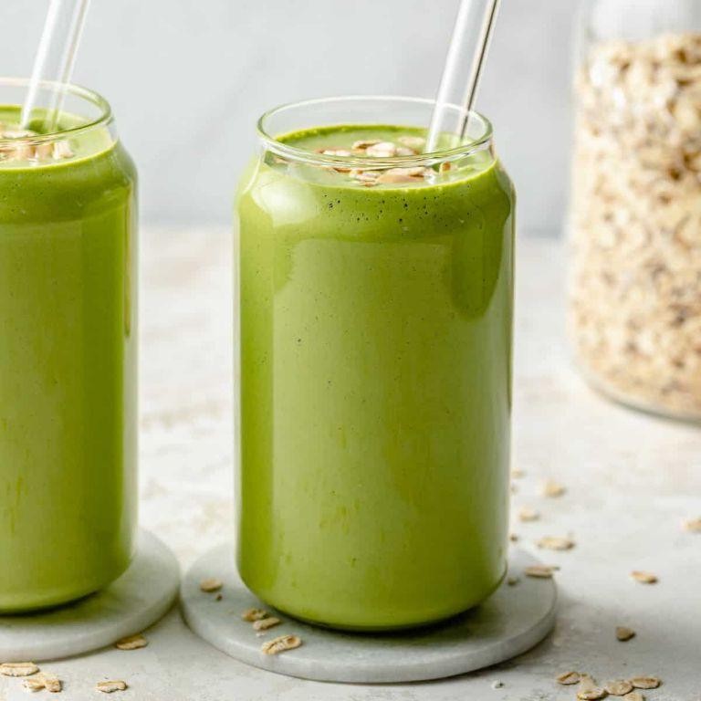 Green Smoothie with Spinach and Banana