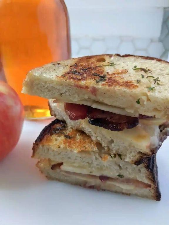 Grilled Camembert and Apple Sandwich