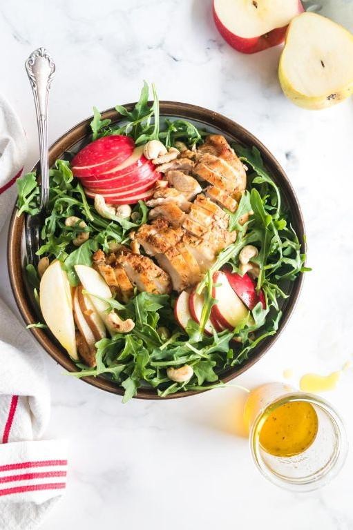 Grilled Chicken with Apple and Arugula Salad