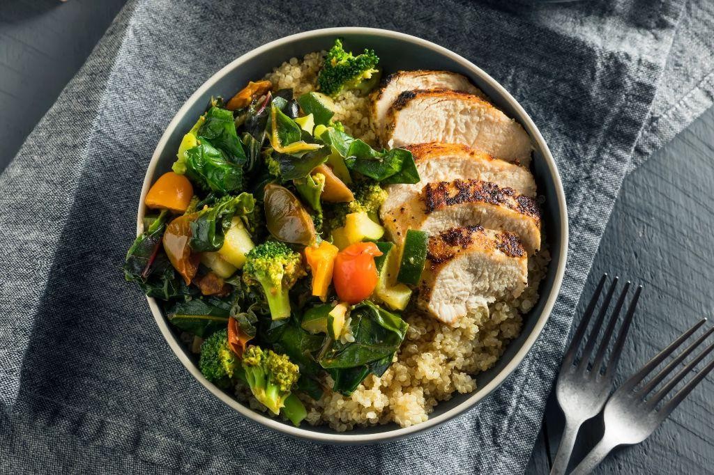 Grilled Chicken with Quinoa and Green Veggies