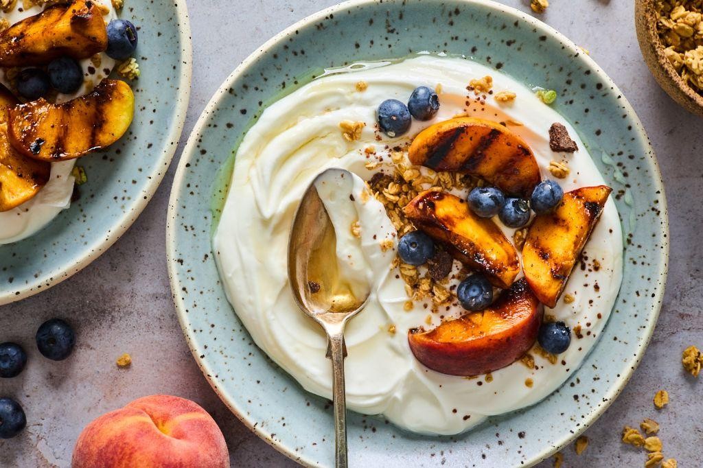 Grilled Peach and Honey Yogurt Parfaits