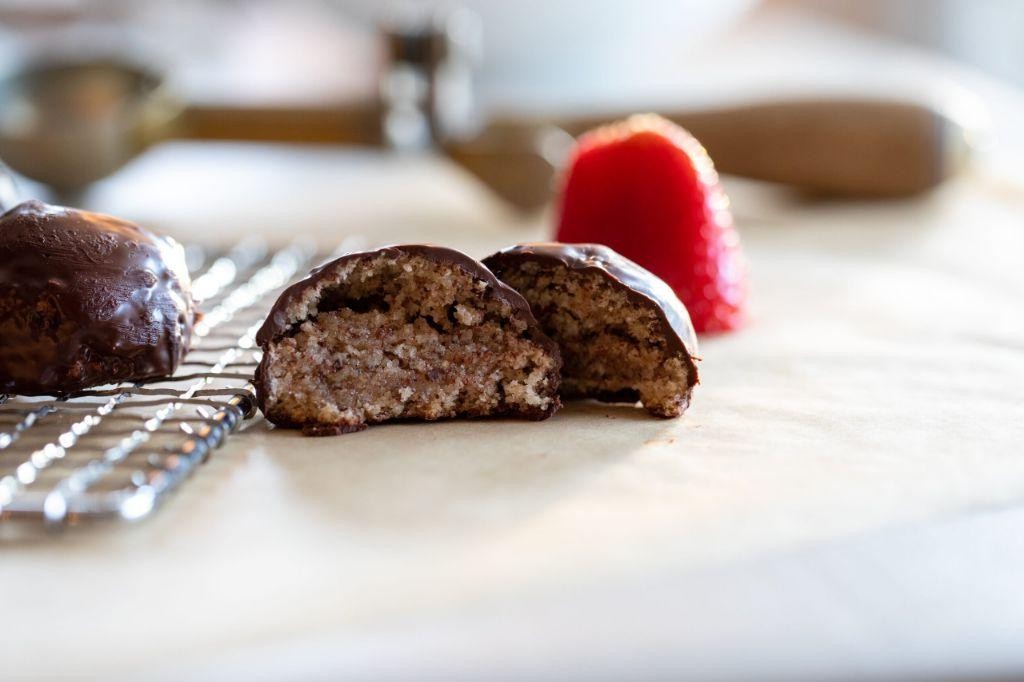Hazelnut Crunch Amaretti Cookies