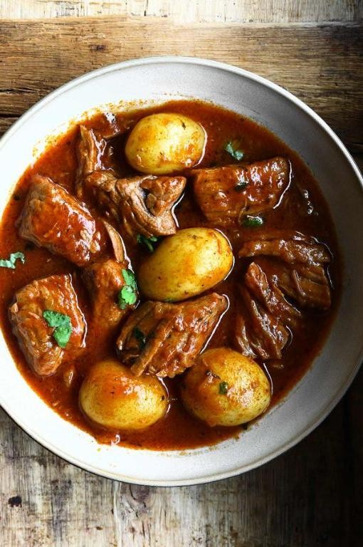 Hearty Beef and Potato Slow Cooker Casserole