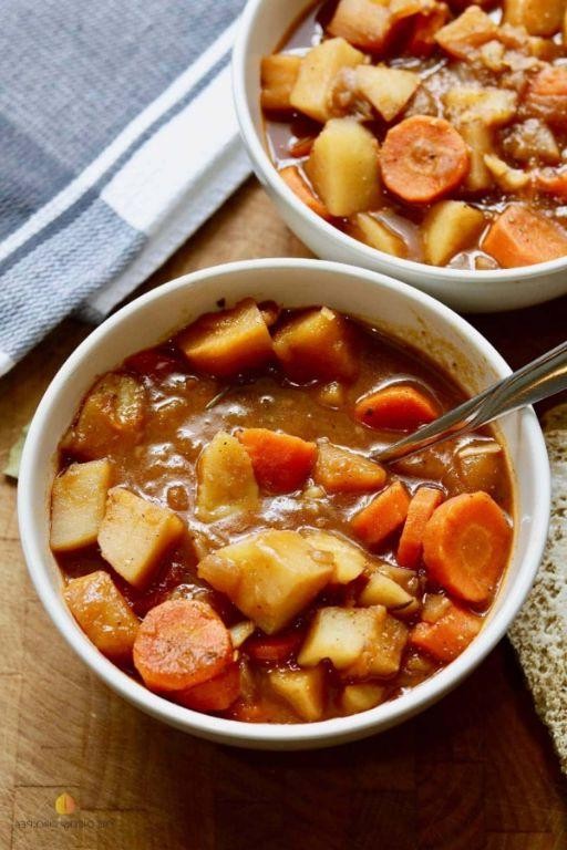 Hearty Slow Cooker Vegetable Stew