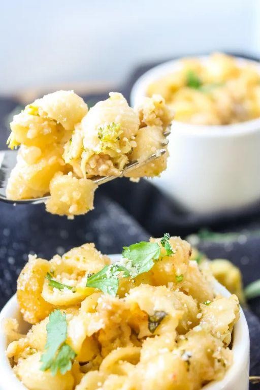 Herbed Baked Mac and Cheese with Fresh Herbs