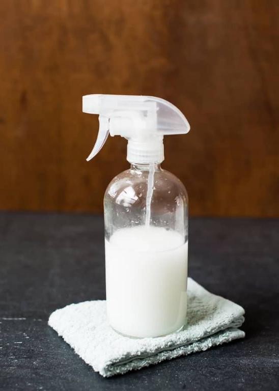 Homemade Glass Cleaner with Cornstarch