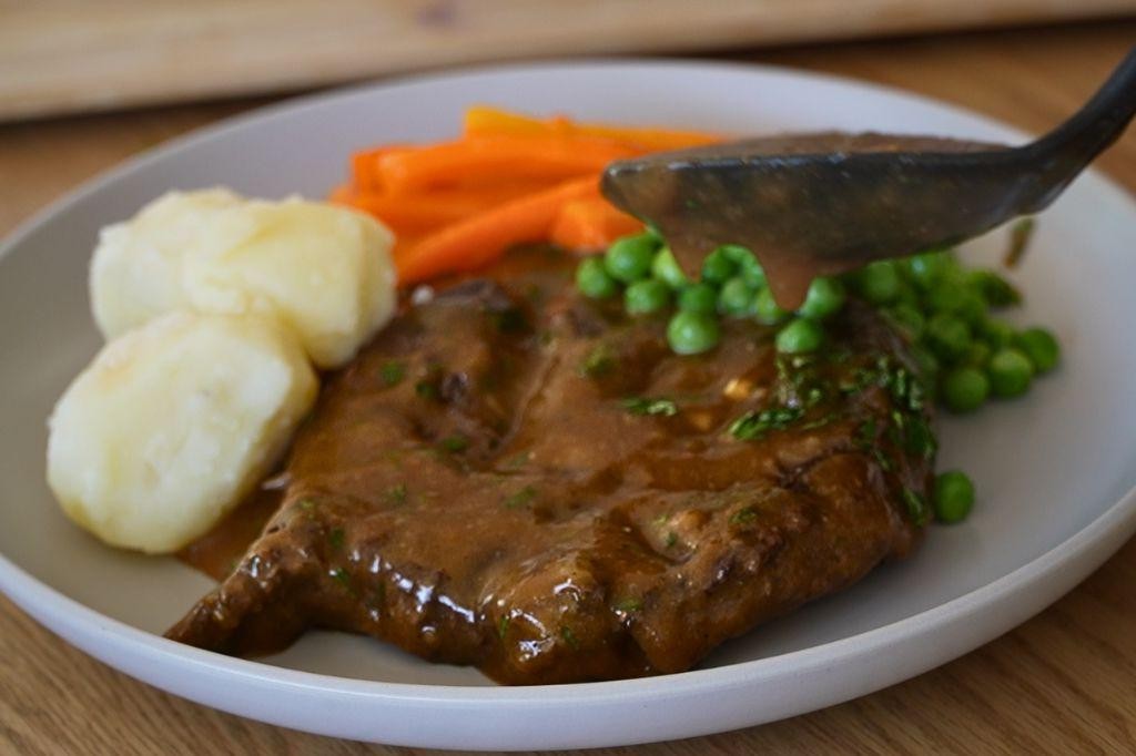 Homestyle Braised Round Steak with Vegetables