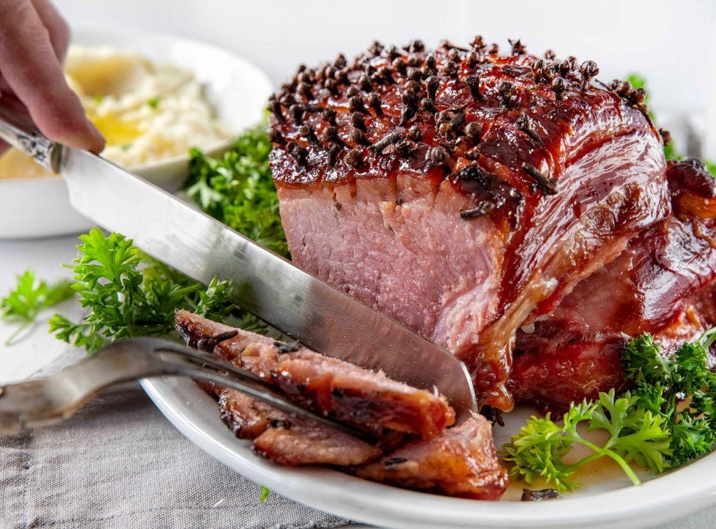 Honey-Glazed Ham Roast with Cloves