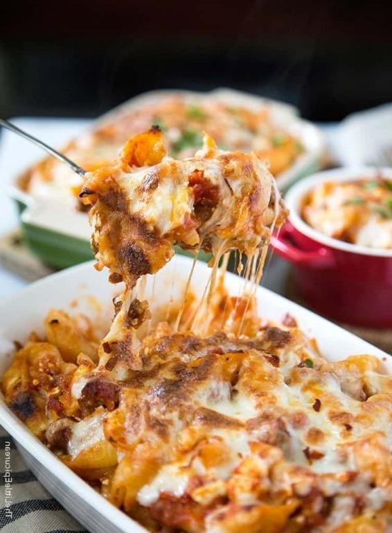 Hot Link Pasta Bake with Cheesy Crust