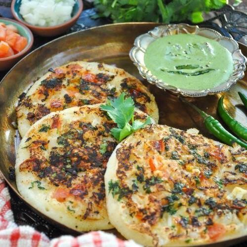 Idli Rava Uttapam with Fresh Tomatoes