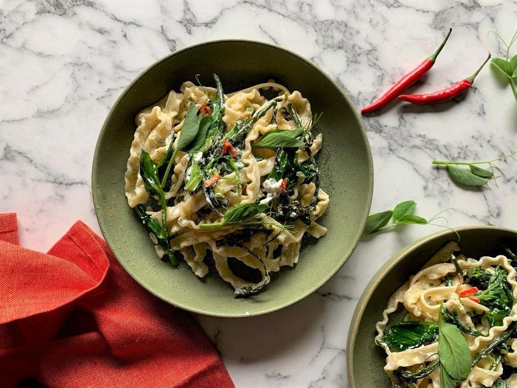 Kale, Artichoke, and Goat Cheese Spaghetti