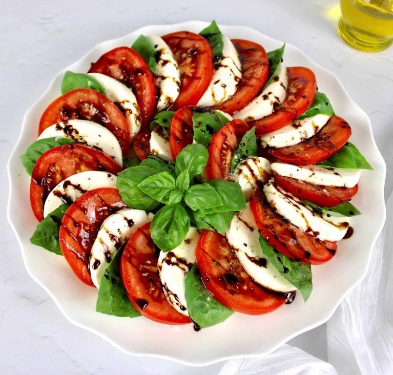 Keto Caprese Salad with Balsamic Glaze