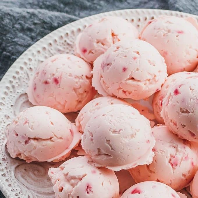 Keto Cream Cheese Berry Fat Bombs