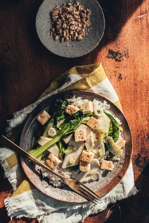 Kohlrabi Leaf Stir-Fry with Garlic and Ginger