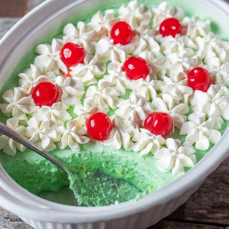 Layered 7-Up and Lime Jello Delight