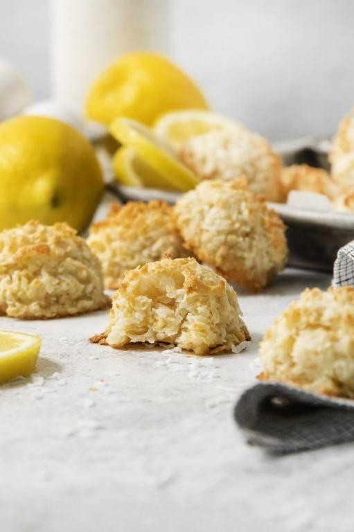 Lemon Coconut Macarons