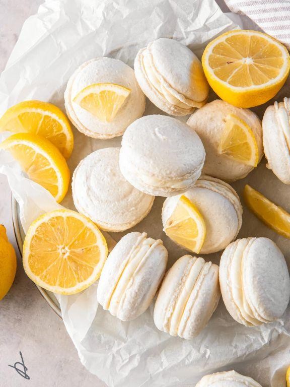 Lemon Macarons with zesty Lemon Curd Filling
