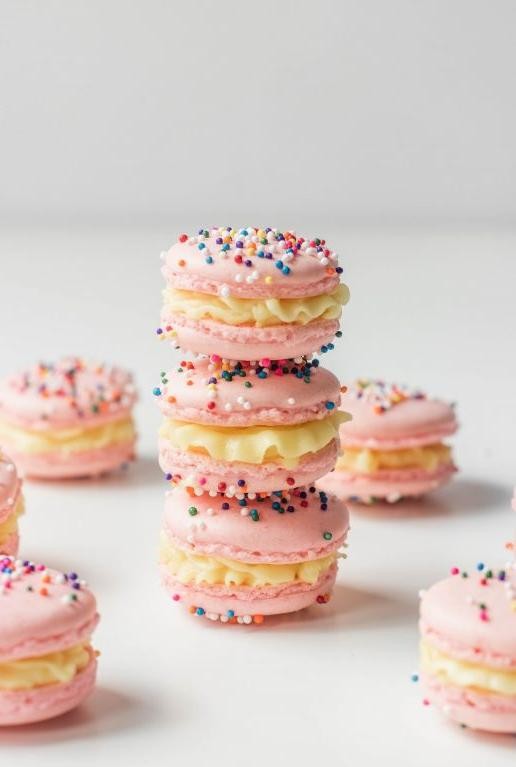 Lemon Raspberry Macarons Explosion