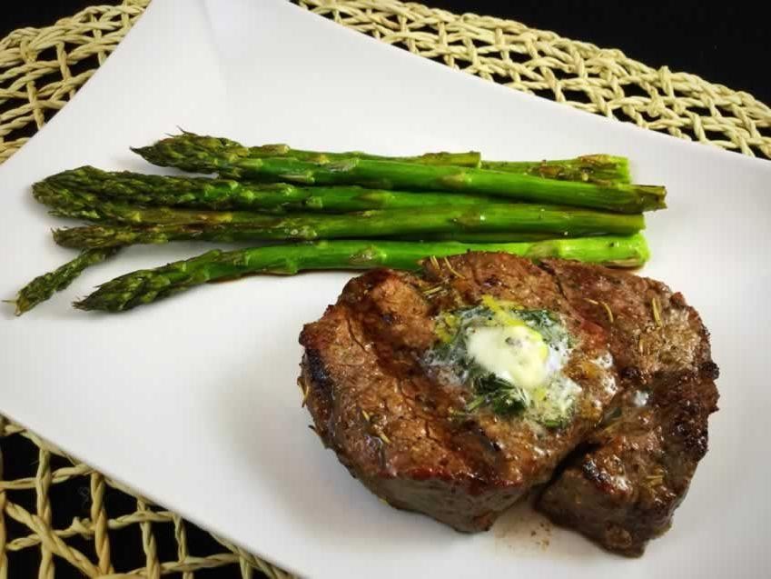 Lemon Rosemary Grilled Beef Filet Tips