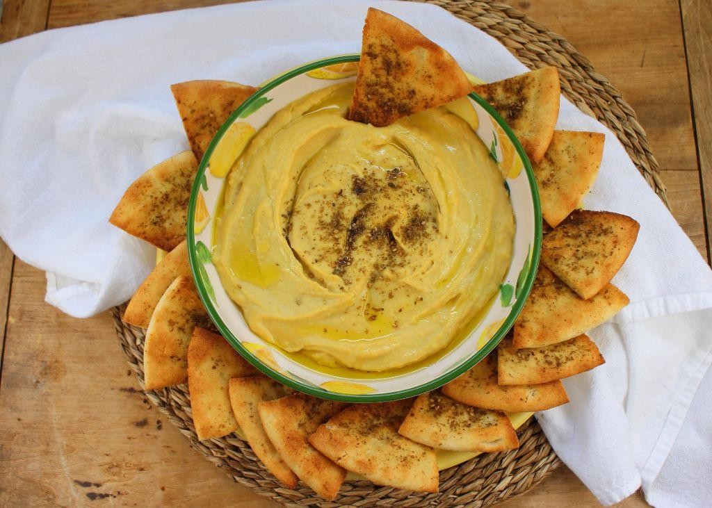 Lemon and Herb Hummus with Pita Chips