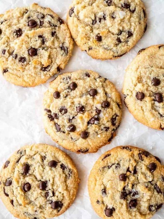 Low-Carb Chocolate Chip Cookies