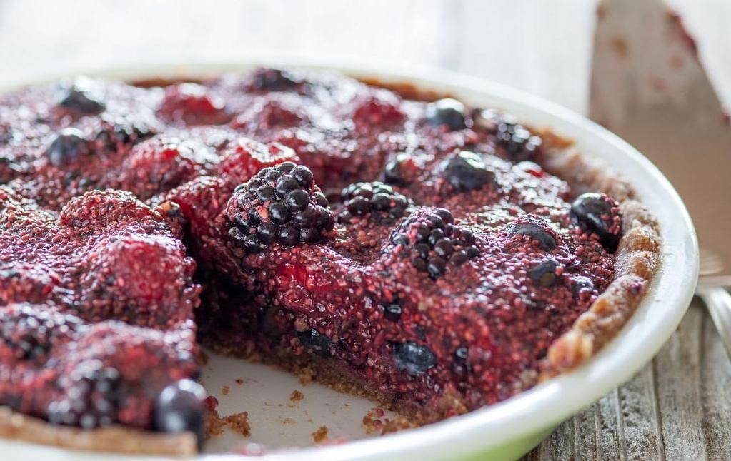 Low-Sugar Mixed Berry Chia Seed Pie