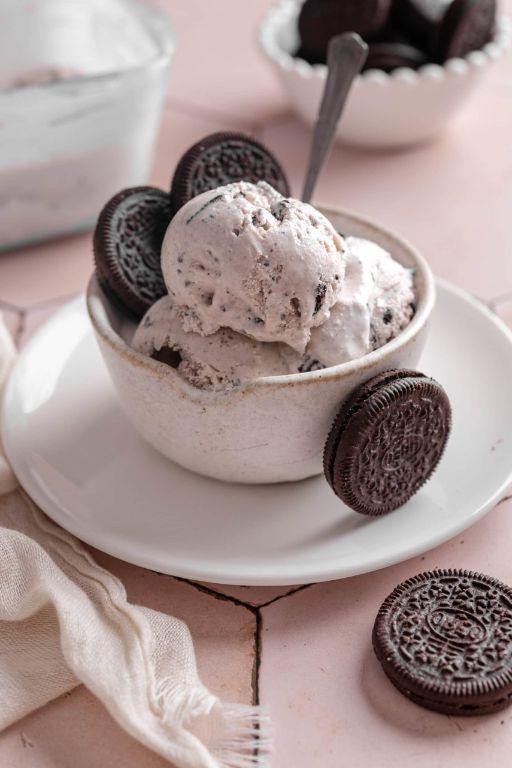Luscious Cookies and Cream Ice Cream