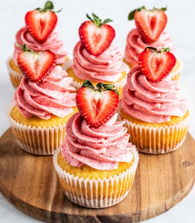 Luscious Strawberry Cheesecake Cupcakes