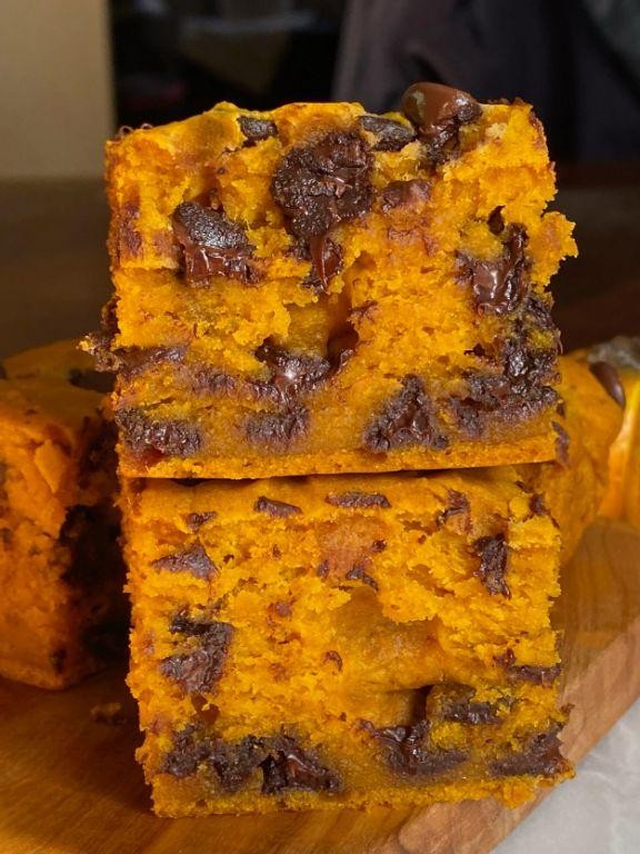 Maple Glazed Pumpkin Chocolate Chip Bars