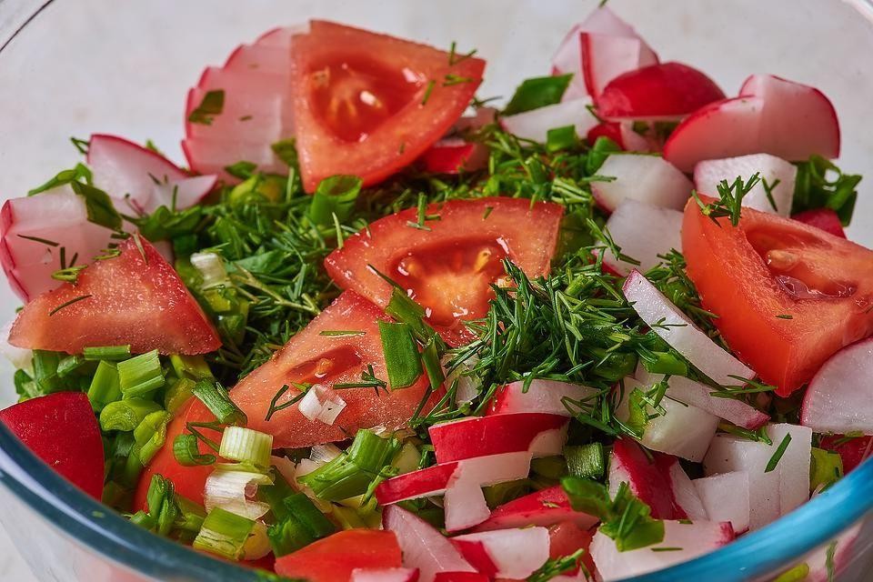 Mediterranean Radish and Tomato Salad with Olive Oil
