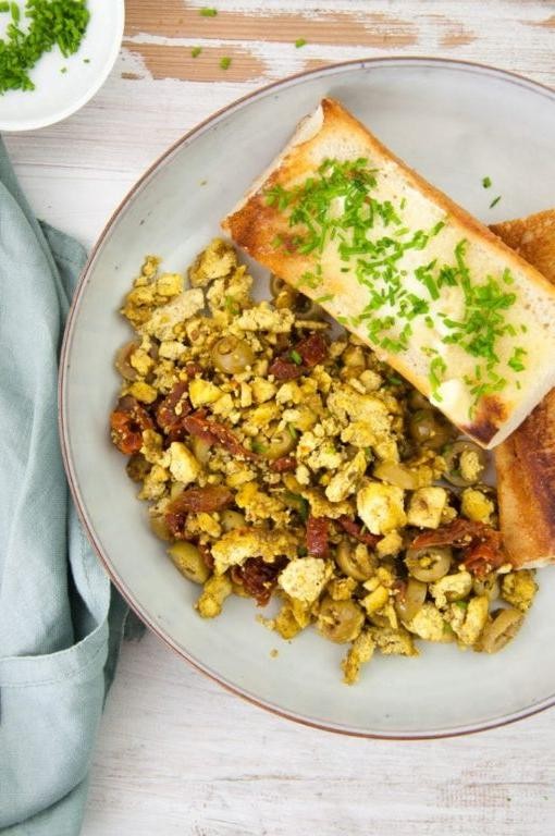 Mediterranean Scrambled Tofu with Olives