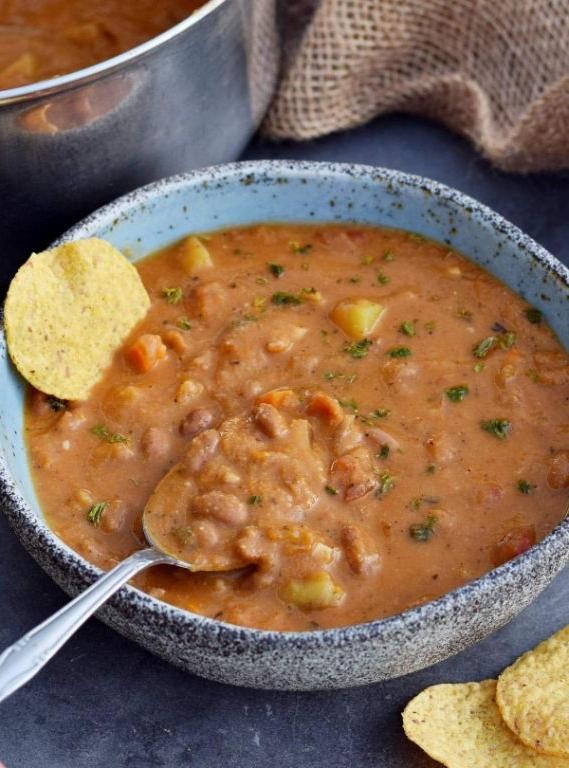 Mexican-Style Pinto Bean and Corn Slow Cooker Soup
