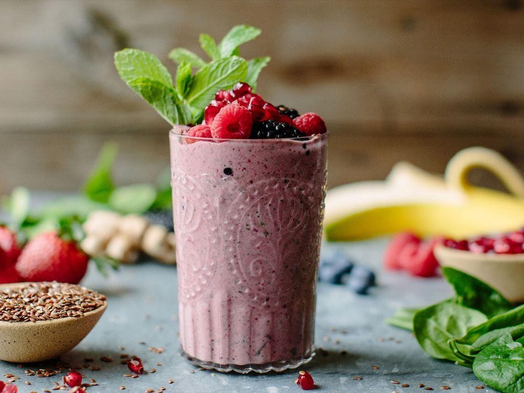 Mixed Berry Green Detox Smoothie