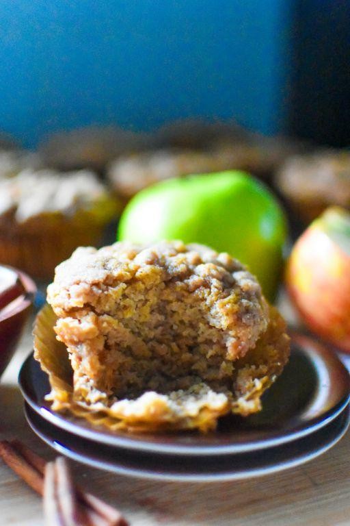Moist Apple and Raisin Muffins with Applesauce