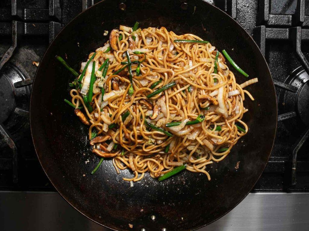 Mushroom and Cabbage Chow Mein