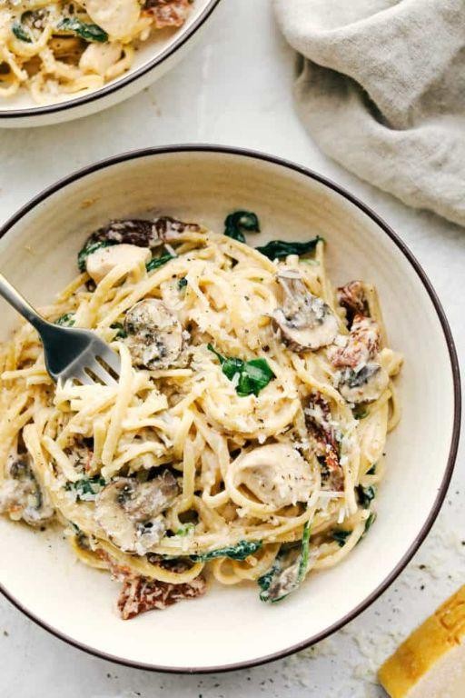 Mushroom and Spinach Creamy Chicken Alfredo