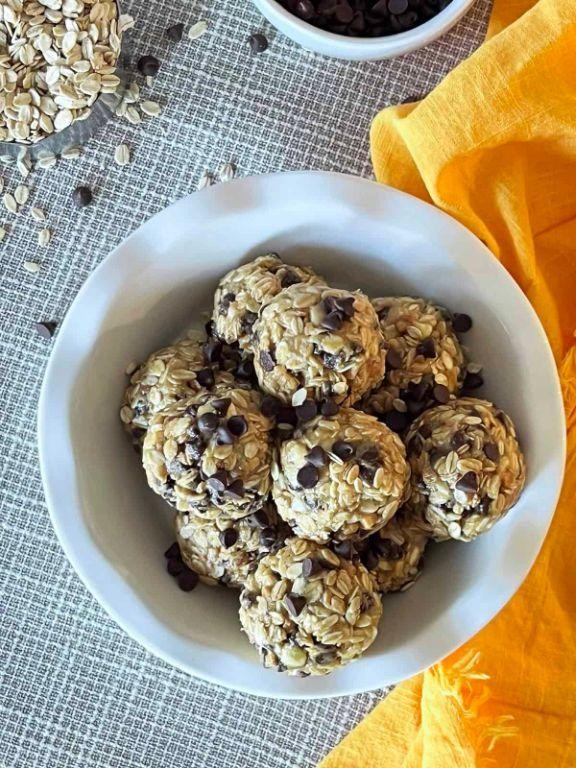 No-Bake Peanut Butter Oatmeal Energy Bites