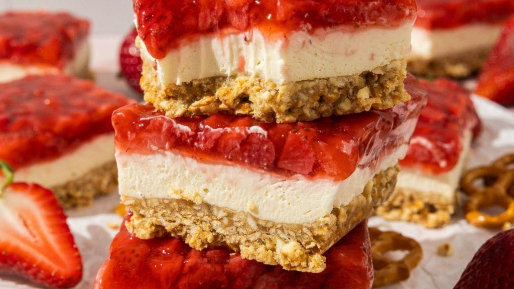 No-Bake Strawberry Pretzel Cheesecake Salad