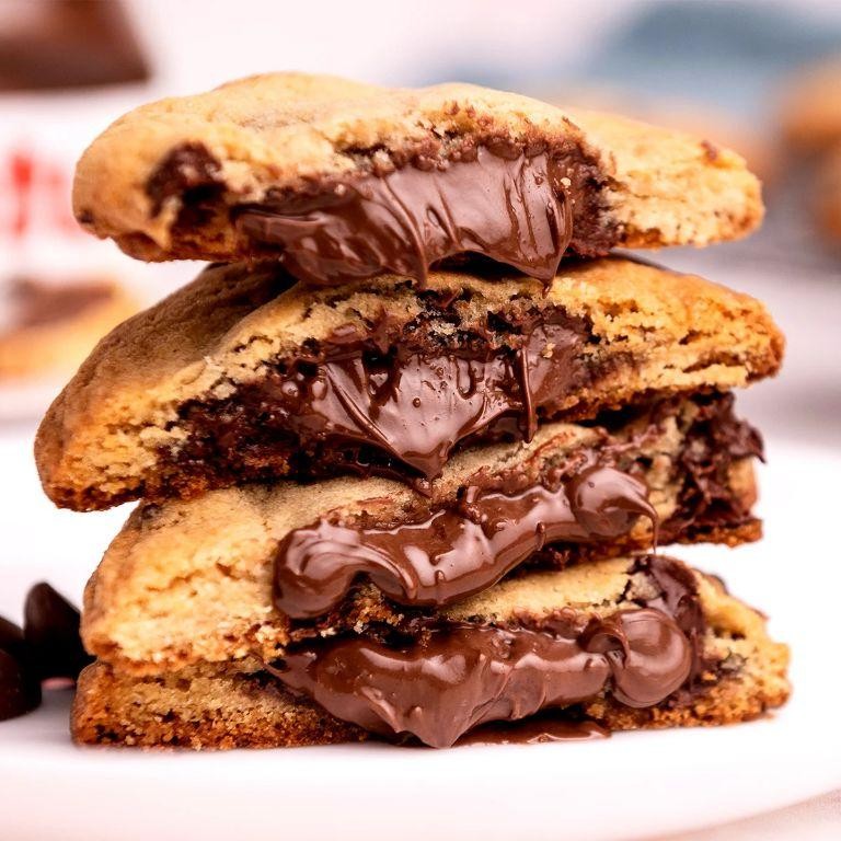 Nutella-Stuffed Chocolate Cookies