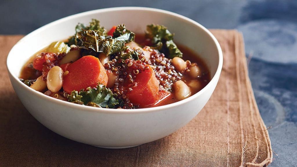 Nutritious Quinoa and Kale Slow Cooker Soup