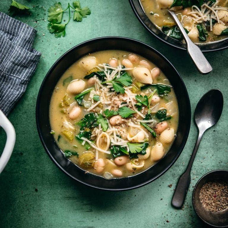 Nutritious Spinach and White Bean Soup