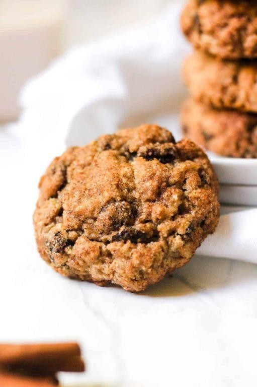 Oatmeal Raisin Cookies with No Added Sugar