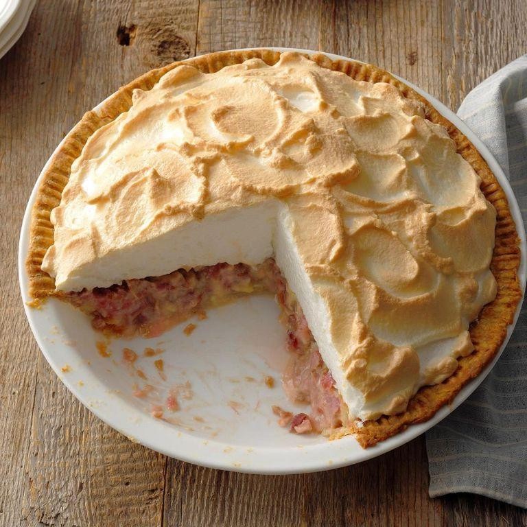 Old-Fashioned Rhubarb Meringue Pie