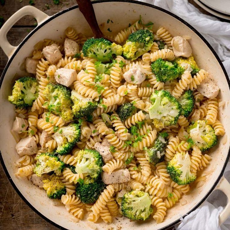 One-Pot Chicken and Broccoli Pasta