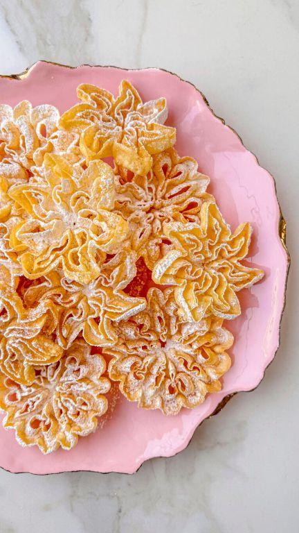 Orange Blossom Rosette Crisps